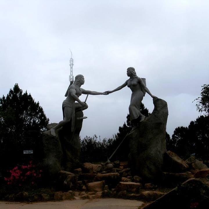 Statue of K'lang and H'Biang