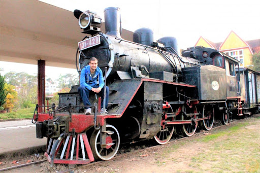 Steam locomotive and cog railway