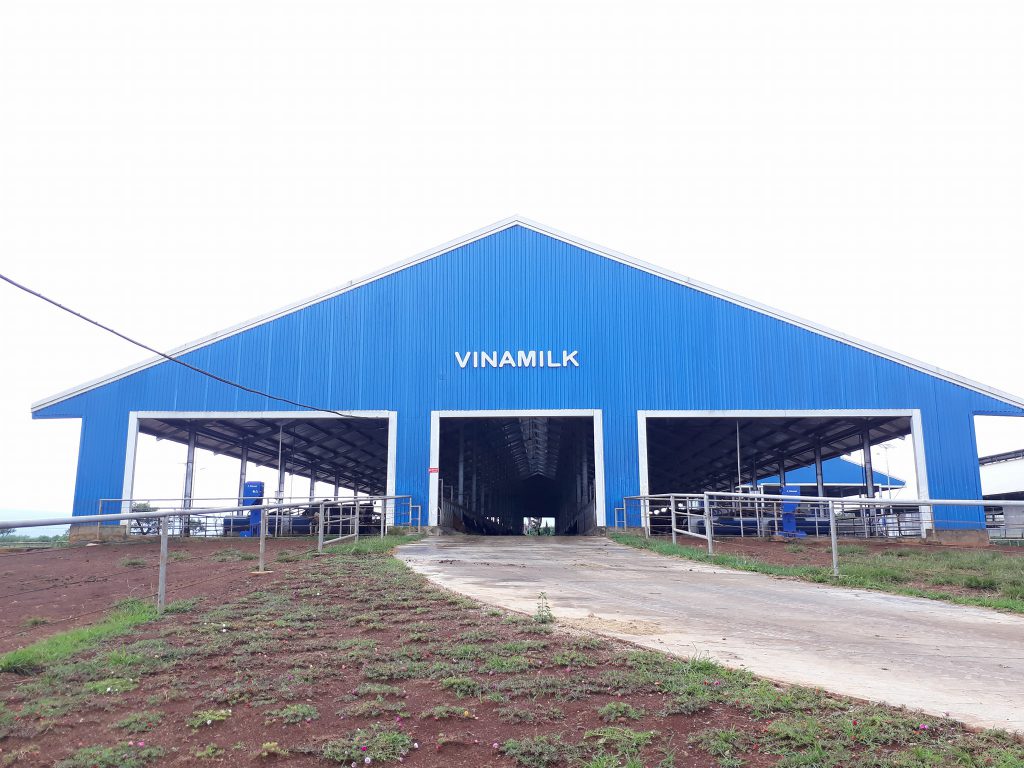 Where is Vinamilk organic milk farm