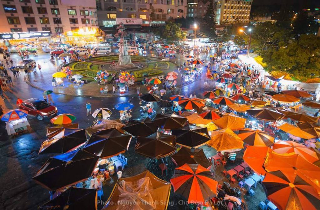 Dalat market rainy days
