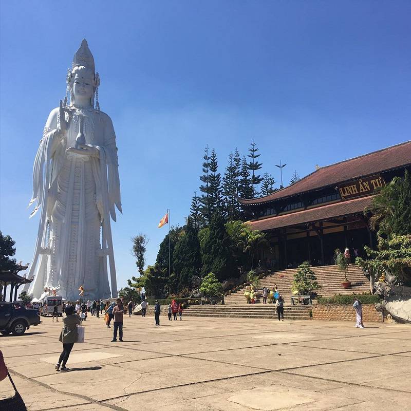 Giant Bodhisattva statue
