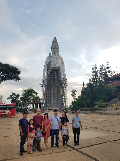 Visiting Linh An pagoda