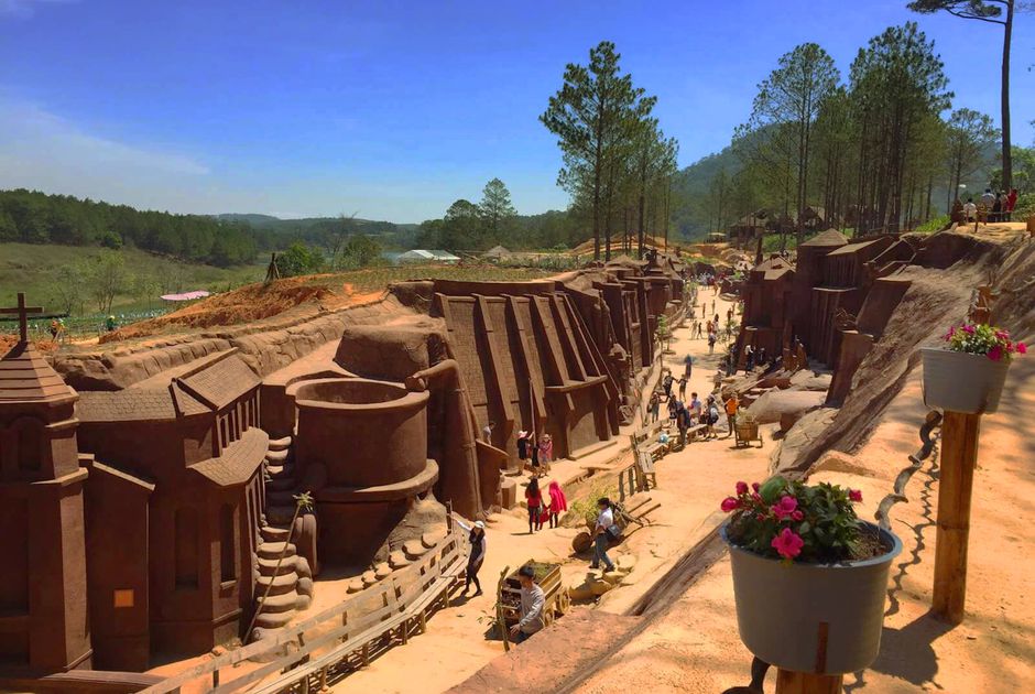 sculpture-tunnel-clay-tunnel-dalat-reveal-the-secrets